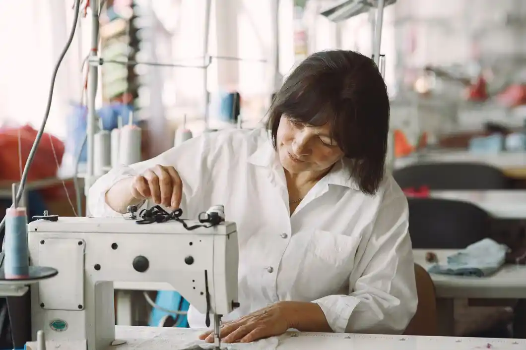 Benefits of Working with a Local Uniform Manufacturer in Dubai